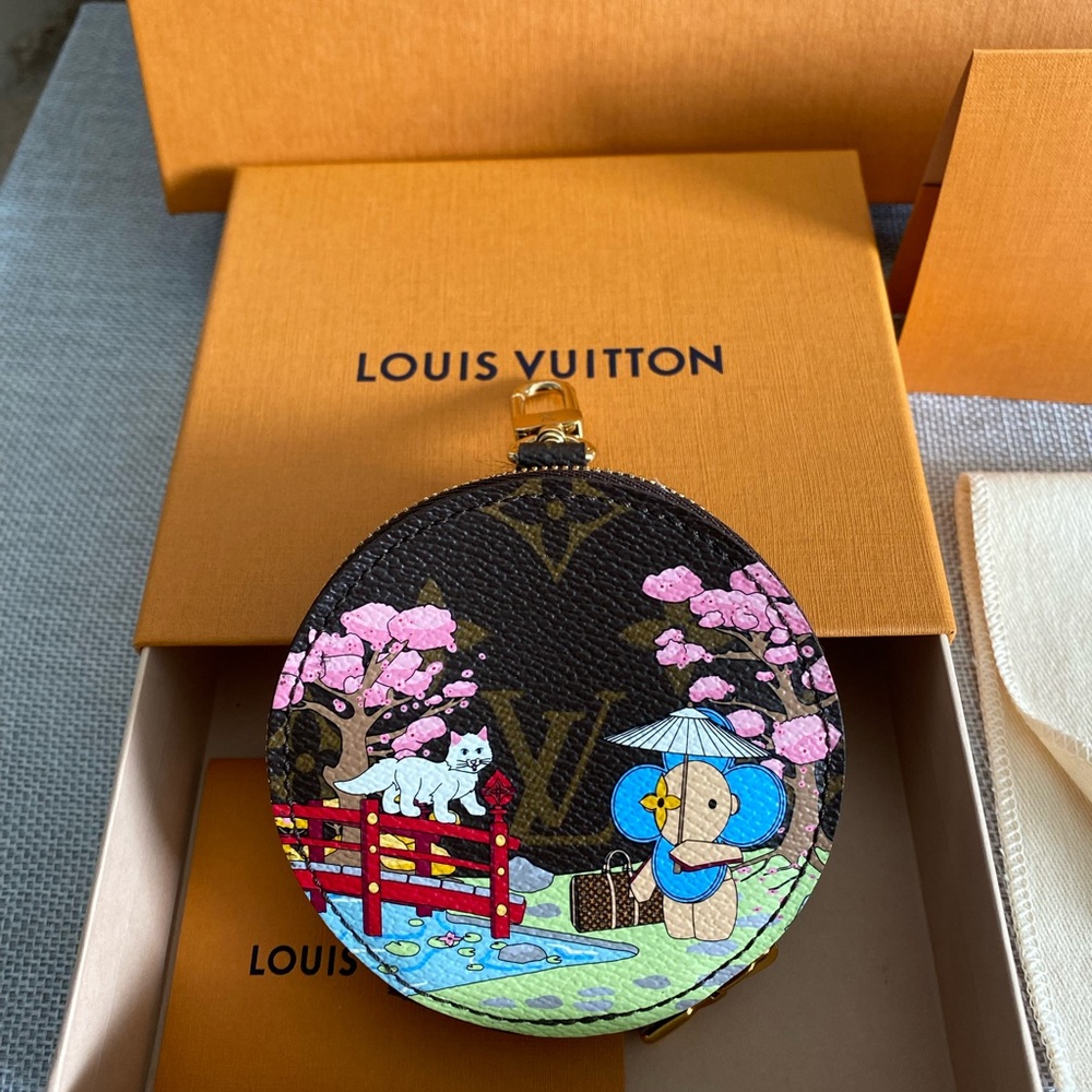 LOUIS VUITTON Rate Monogram 2021 Japan Christmas Round Coin Purse